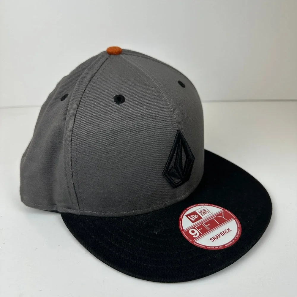 Volcom New Era 9FIFTY Snapback Hat Gray Black Cotton Flat Brim Skate Surf Cap *